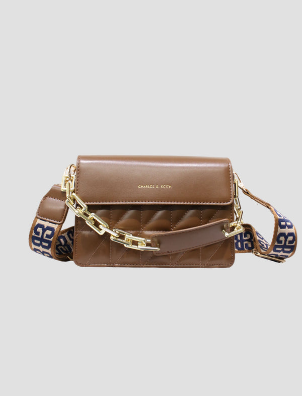 Bolso Realce Café Oscuro Ref. 067